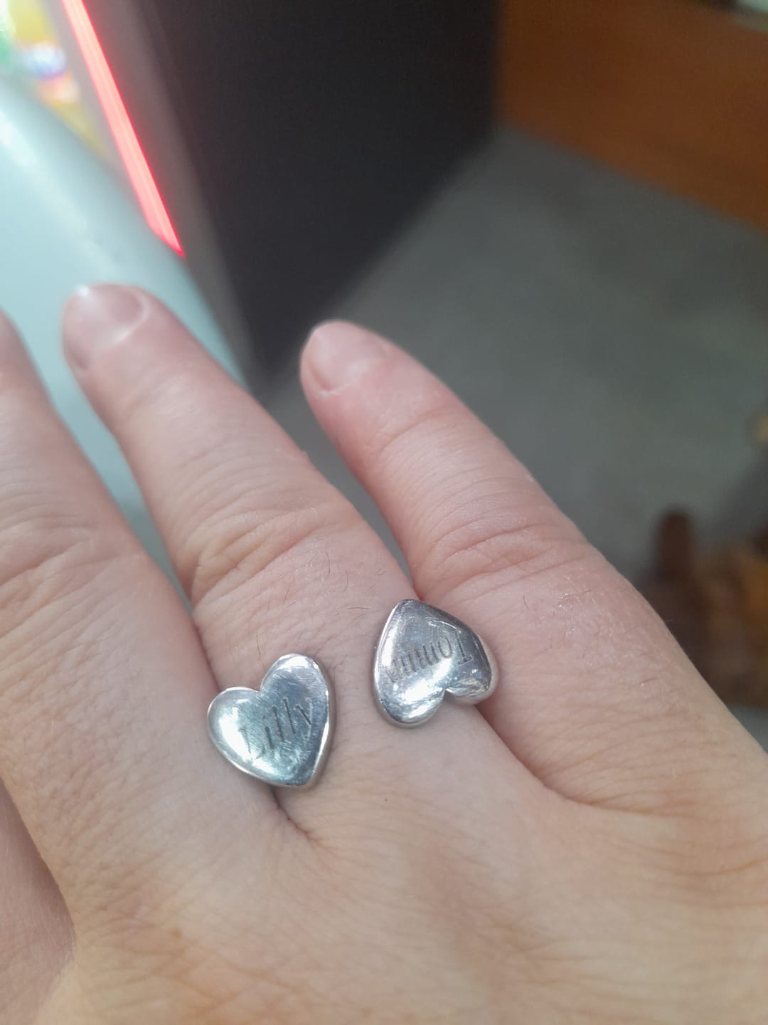 Customer photo review of My Hearts ✦ Anello Doppio Cuore con Incisioni