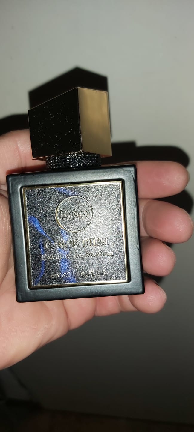 Customer photo review of Nichery Carpe Diem Extrait de Parfum - Férfi 50ml