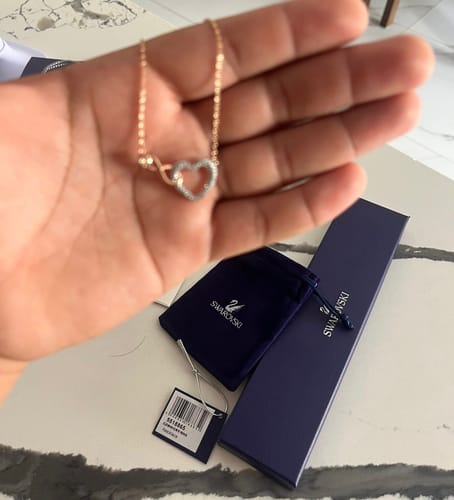 Customer photo review of COLLAR CORAZON INFINITO SWAROVSKI ORO ROSA + KIT DE REGALO