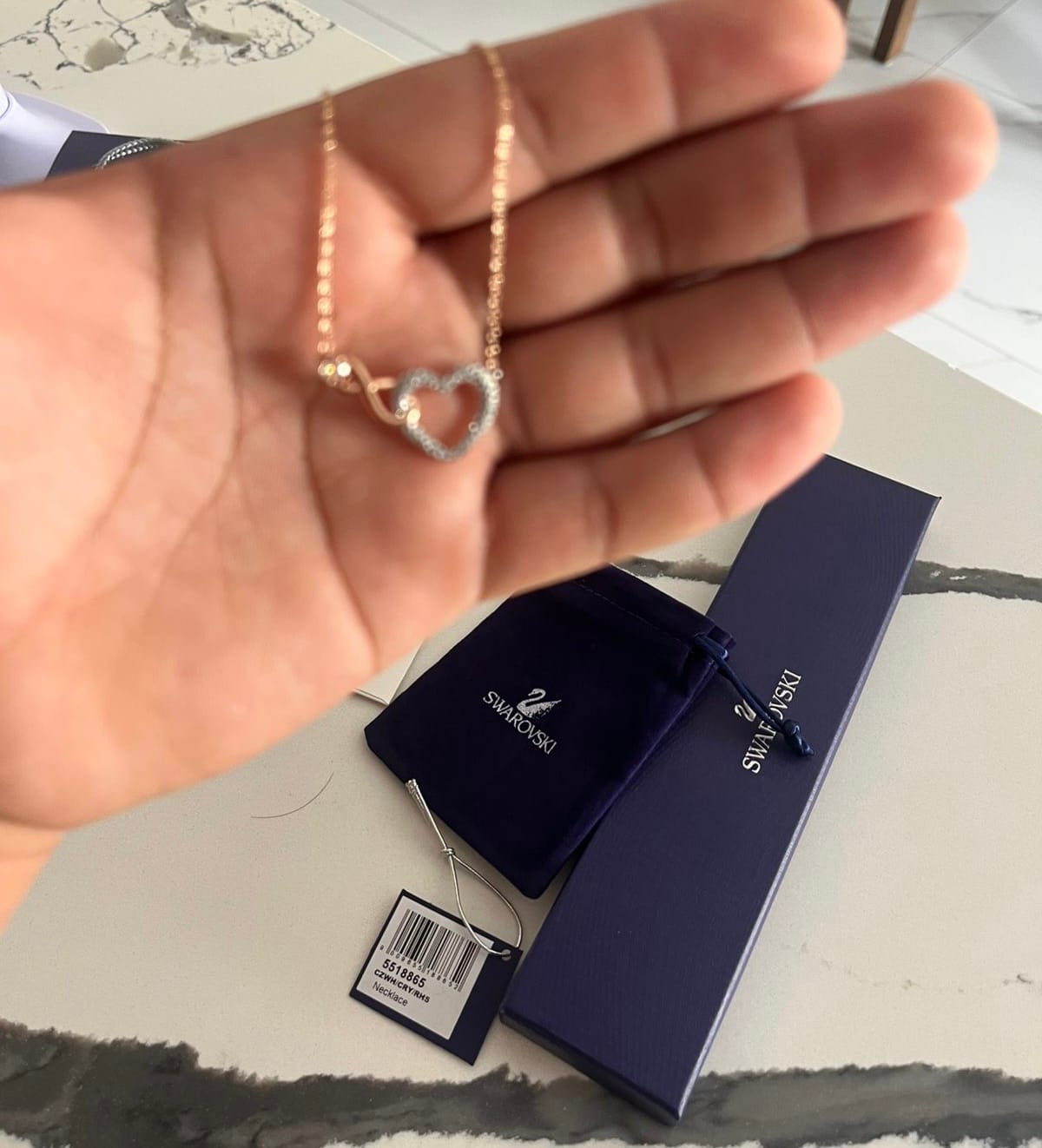 Customer photo review of COLLAR CORAZON INFINITO SWAROVSKI ORO ROSA + KIT DE REGALO