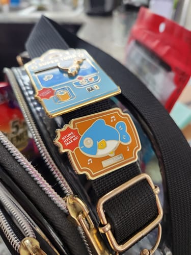 Customer photo review of [PREORDER] Super Tuna Singing Fish Plaque Pin