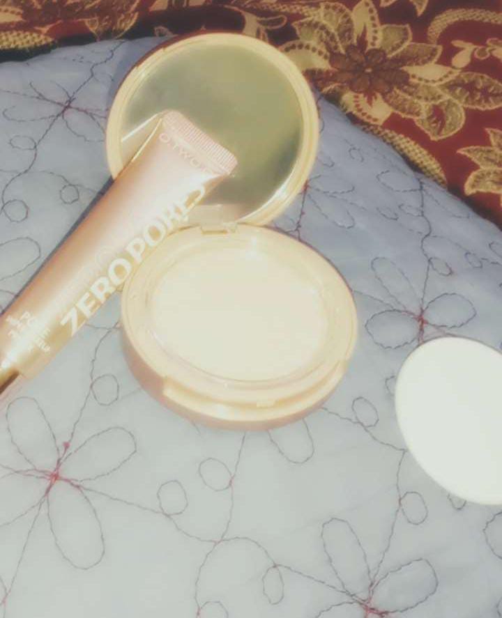 Customer photo review of O.TWO.O ROSE GOLD COMPACT POWDER