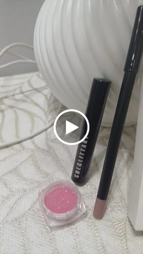 Customer video review of Pretty Glitter Lip Kit