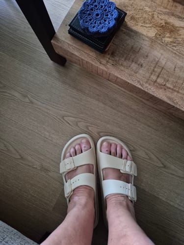 Customer photo review of HappyFlops