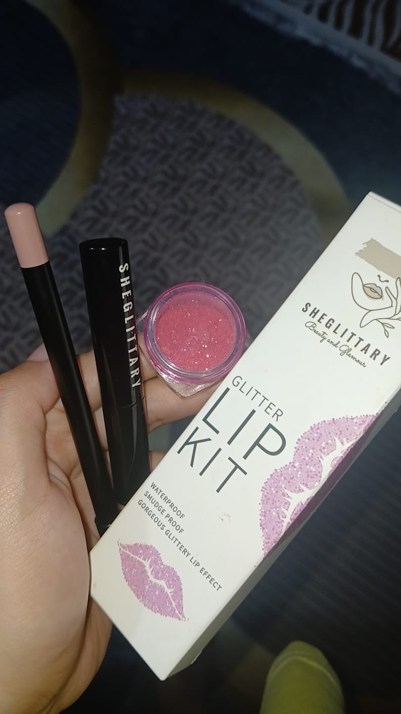 Customer photo review of Pretty Glitter Lip Kit