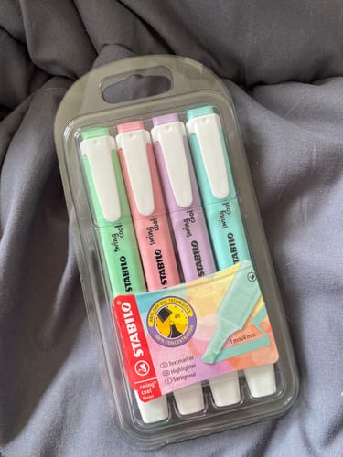 Avis photo d'un client sur Pochette de 4 surligneurs STABILO swing cool Pastel Edition