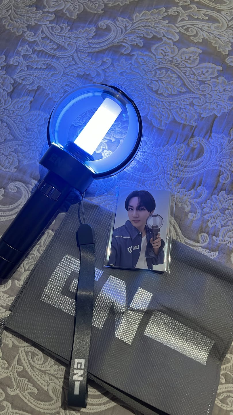 Customer photo review of ENHYPEN - OFFICIAL LIGHT STICK VER.2