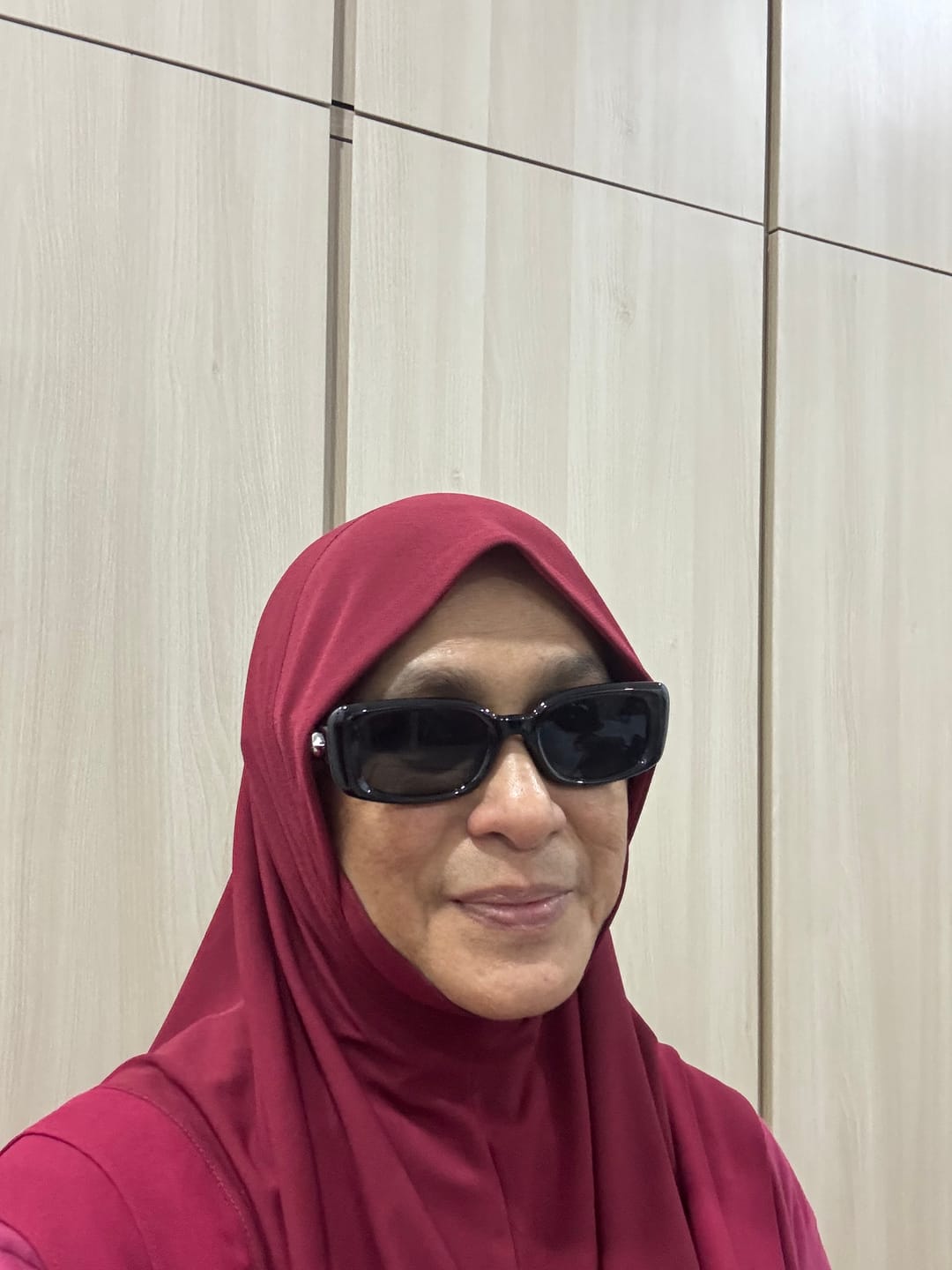 Customer photo review of Jenn Oval Framed Sunglasses
