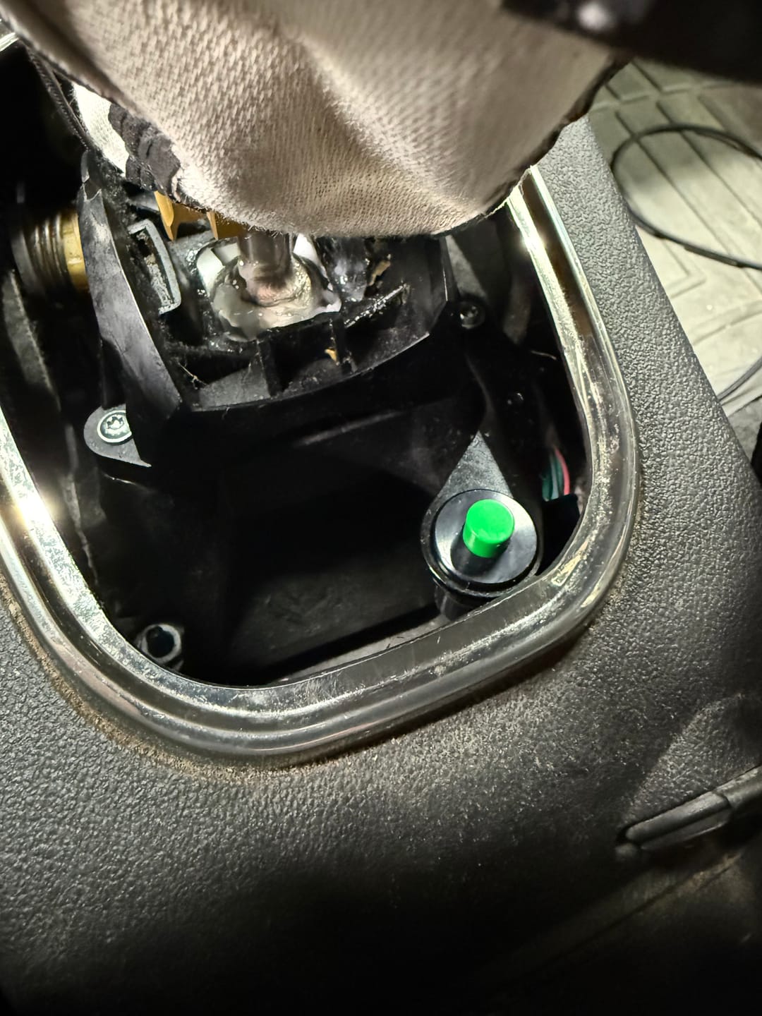 Customer photo review of Motion Raceworks Single Push Button Steering Wheel Bracket 15-00004