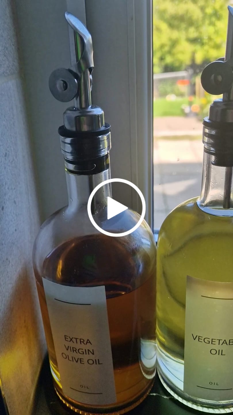 Customer video review of Set of 2 Round Glass Oil Bottle 500 ML & Oval Tray