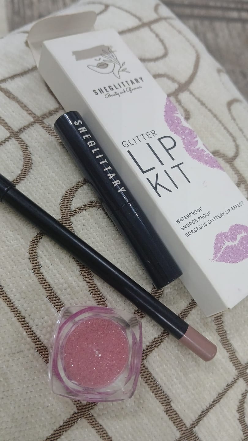 Customer photo review of Pretty Glitter Lip Kit