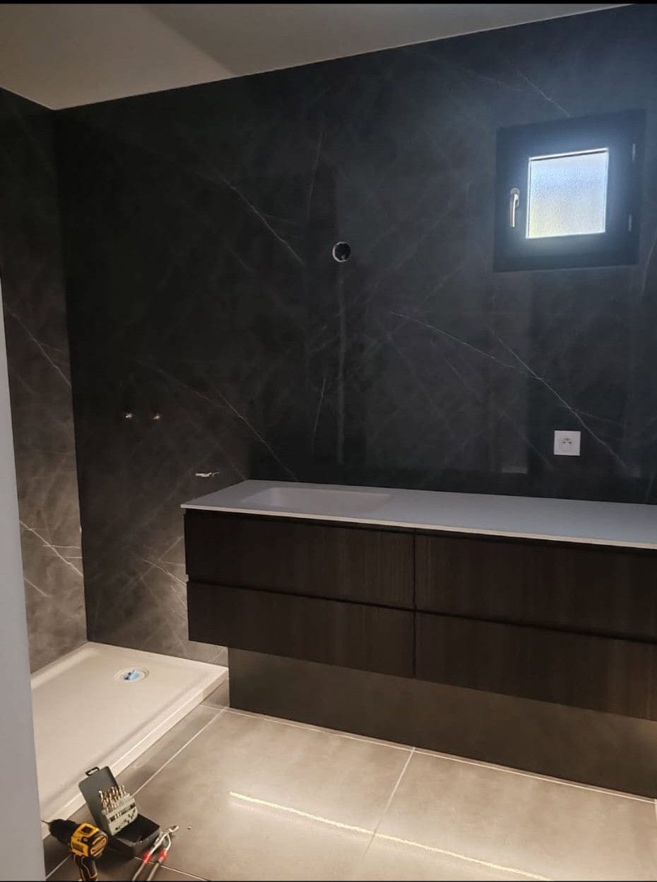 Customer photo review of Panneau Mural PVC Effet Marbre Blanc 260x120x0.3 cm