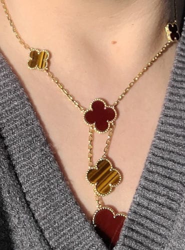Customer photo review of CLOVER TIGER EYE CARNELIAN NECKLACE 6 MOTIF