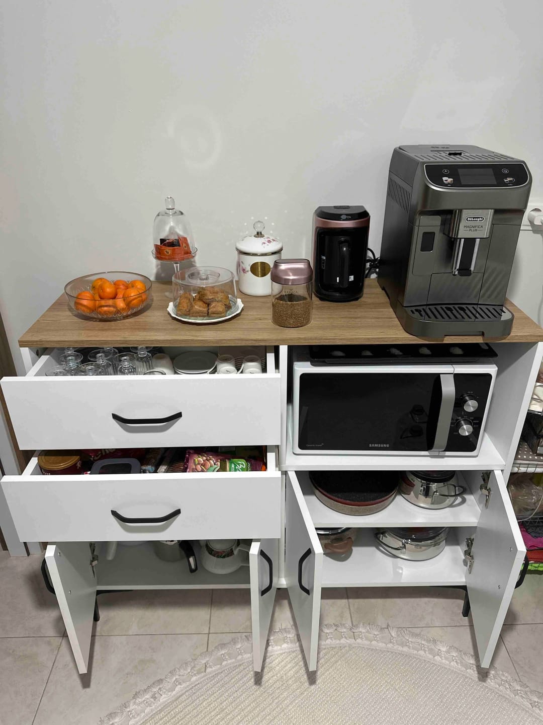 Customer photo review of Rani JE166 Kahve Köşesi Çok Amaçlı Dolap 4 Kapaklı 2 Çekmeceli Kiler Mutfak Dolabı Beyaz - Sepet Ceviz