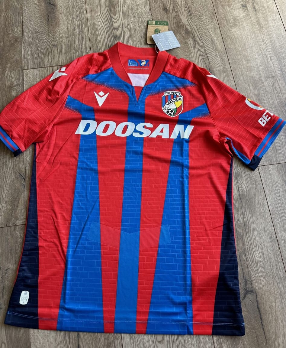 Customer photo review of Men’s Mystery Football Shirt Box