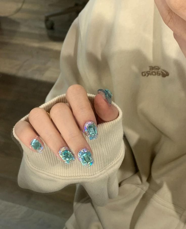 Customer photo review of Siva Nail, Jewel‑Tone Crystal Sky – Short Squoval Handmade Press on Nails