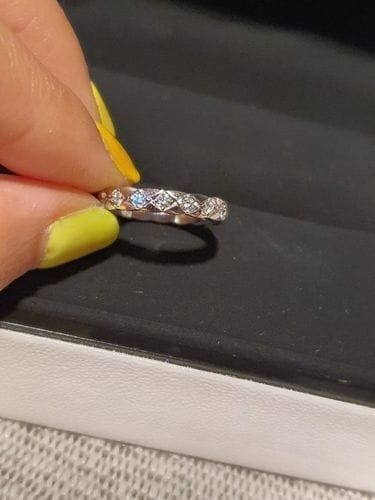 Customer photo review of CRUSH MINI CLASSIC RING DIAMONDS