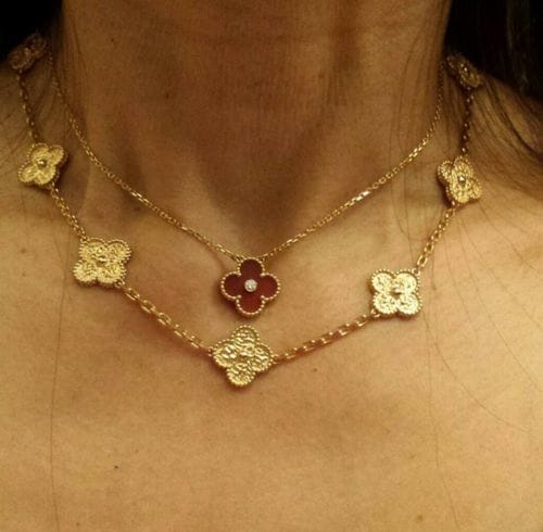 Customer photo review of CLOVER NECKLACE GOLD DIAMOND CARNELIAN