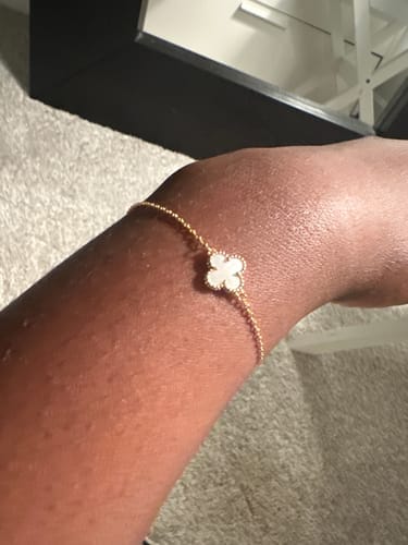 Customer photo review of CLOVER 1 MOTIF PINK GOLD BRACELET