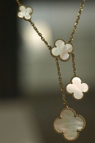 Customer photo review of CLOVER PINK MOP NECKLACE 6 MOTIF