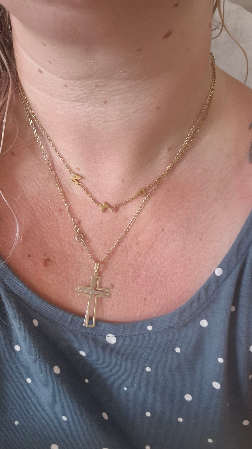 Customer photo review of Personalizovaný náhrdelník s ležatým iniciálem