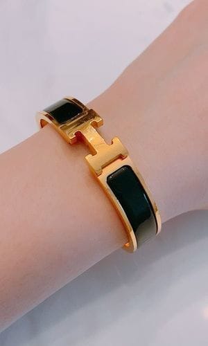 Customer photo review of H BLACK BRACELET