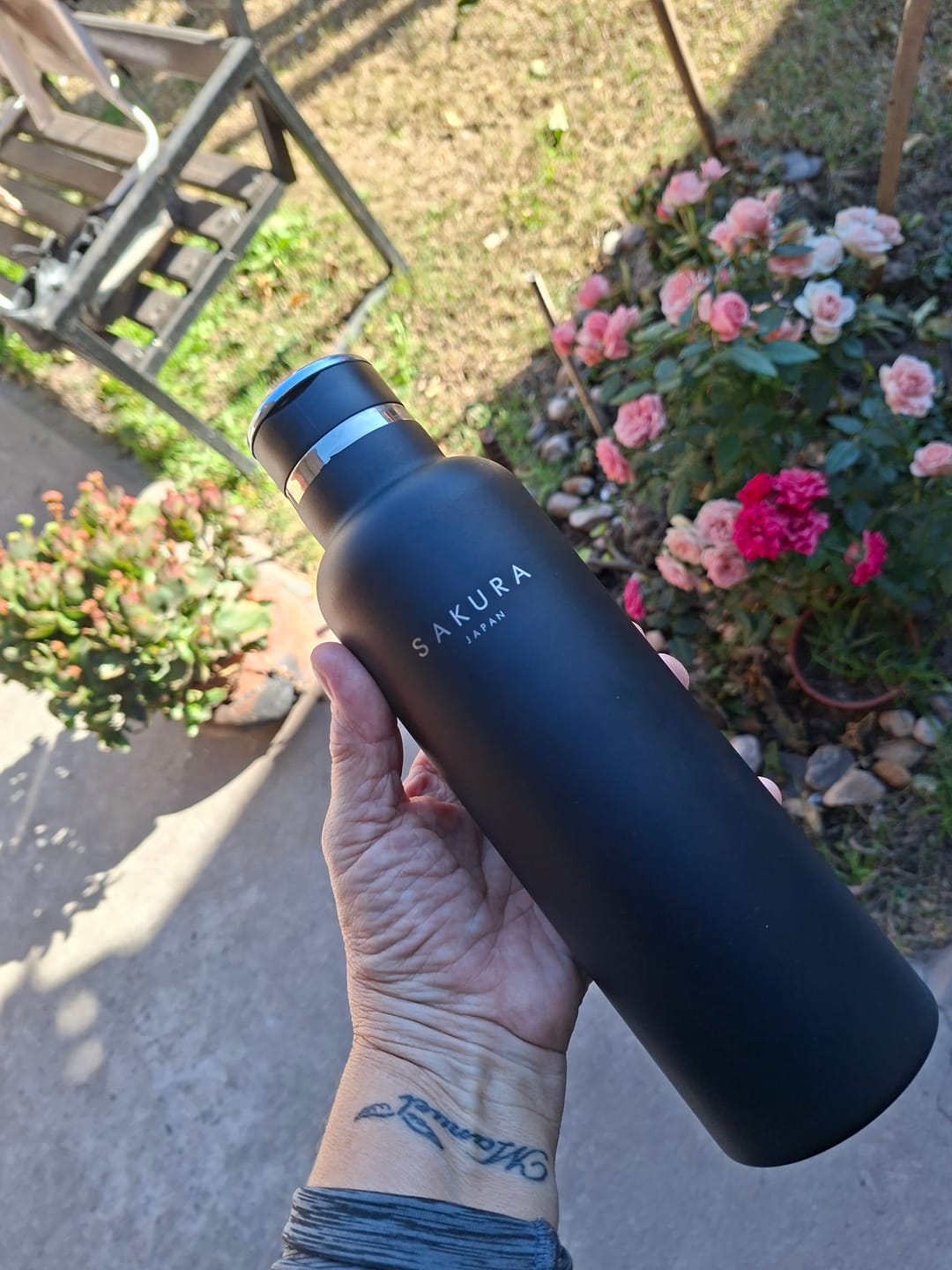 Customer photo review of Botella Térmica Sakura Acero Inoxidable 750 Ml Negra Mate