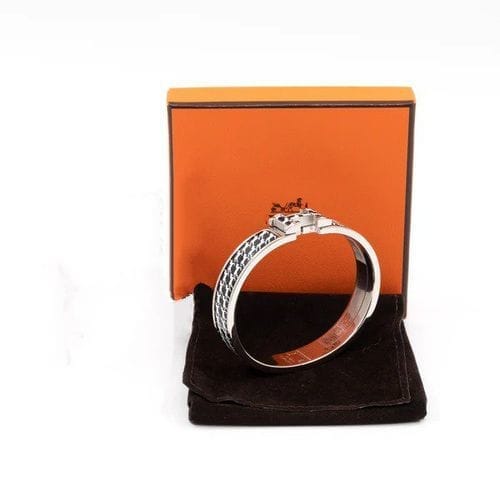 Customer photo review of H HORSE BRACELET 12MM