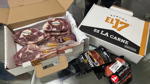 Reseña con foto de un cliente sobre Rib Eye Tomahawk Steaks