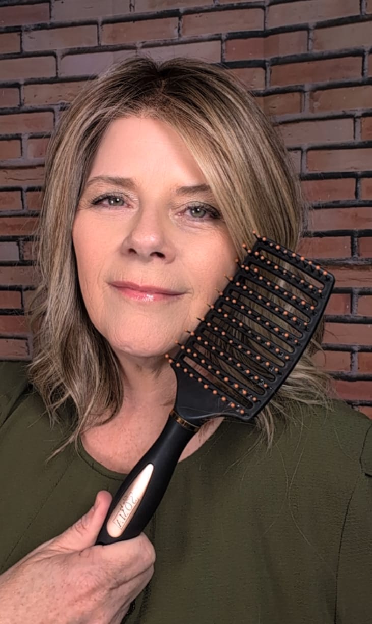 Customer photo review of Deluxe Detangle Brush