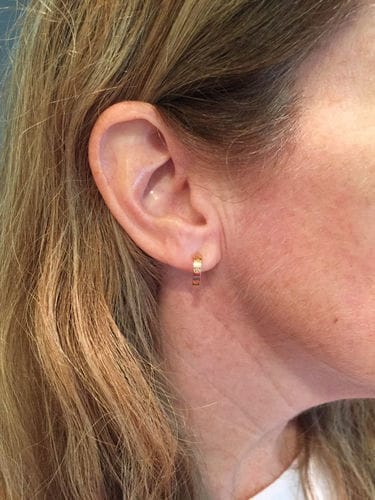 Customer photo review of LOVE EARRINGS 2.65MM PINK GOLD