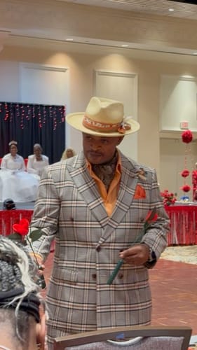 Customer photo review of Orange Avenue