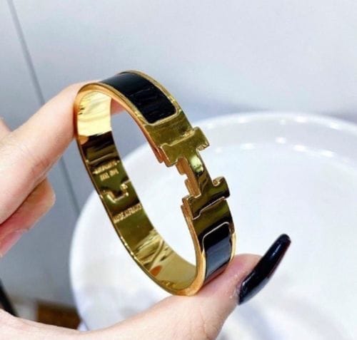Customer photo review of H BLACK BRACELET