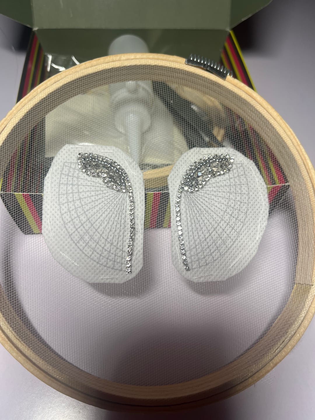 Customer photo review of Taller Aros Bordados Alas Cherub + Kit de materiales (L004)