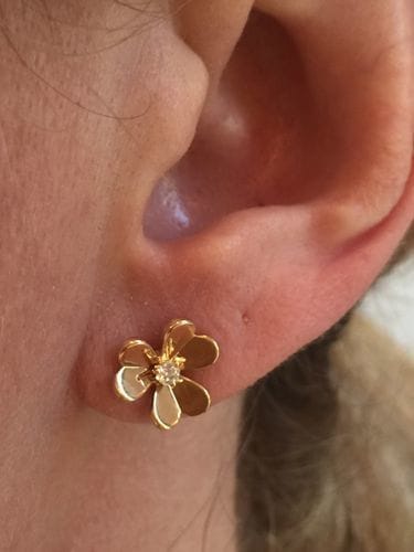 Customer photo review of FRIVOLE GOLD FLOWER EARRINGS