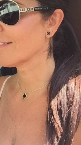 Customer photo review of CLOVER PEDANT ONYX NECKLACE