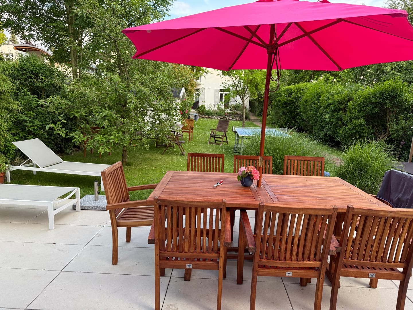 Customer photo review of Teak-Gartenmöbel-Set 200-300cm Rechteckiger Ausziehtisch mit 4cm Platte (10 Henley Stapelstühle) Inklusive Kissen.