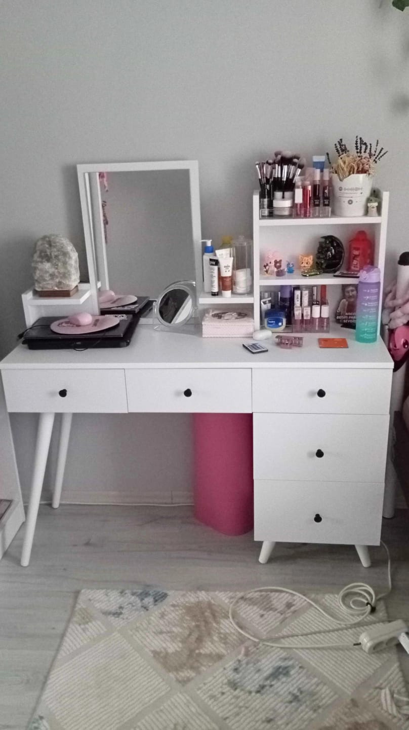 Customer photo review of Rani BJ101 Makyaj Tuvalet Masası 5 Çekmeceli Raflı Aynalı Takı Düzenleyici Puf Takım Beyaz