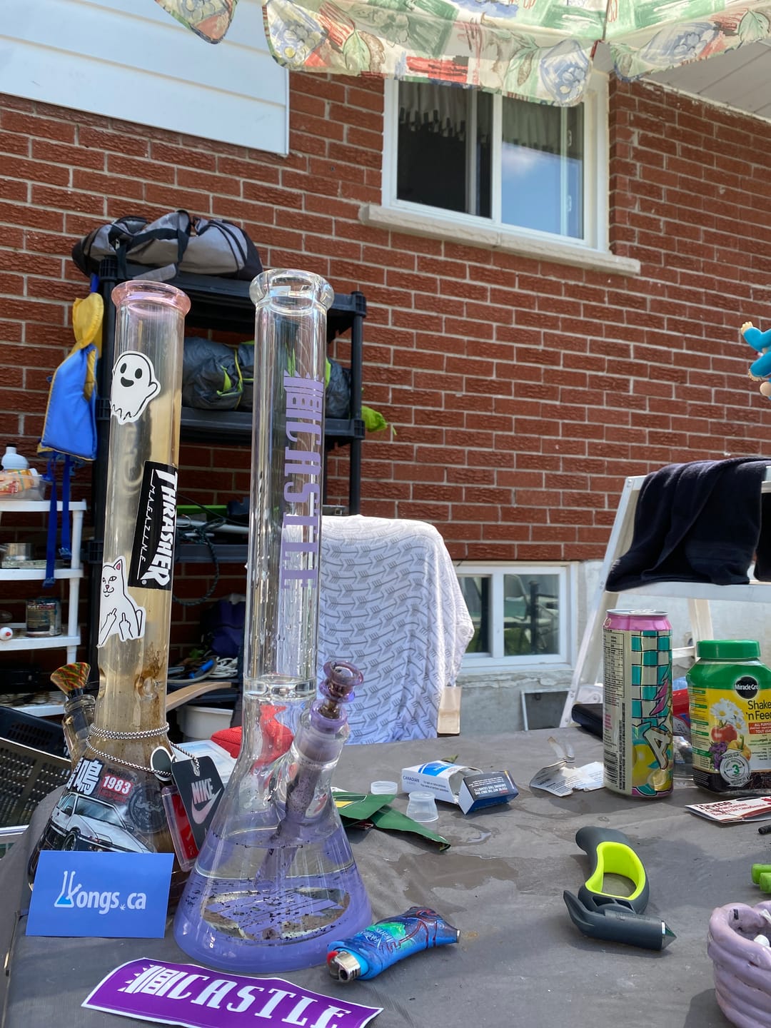 Customer photo review of 18" Castle Glass Color Logo Beaker Bong (9mm)