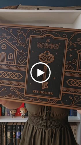 Customer video review of MIDDLE EARTH™ 3D KEY HOLDER WITH KEYCHAINS