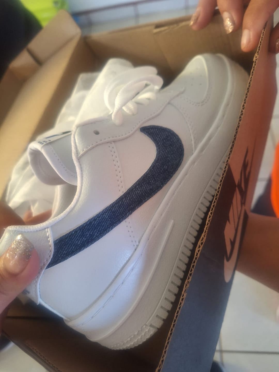 Customer photo review of Tenis 270 Blanco Jeans Marino