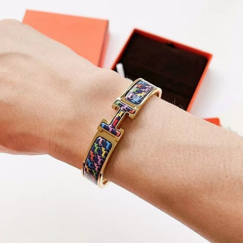 Customer photo review of H HORSE BRACELET 12MM