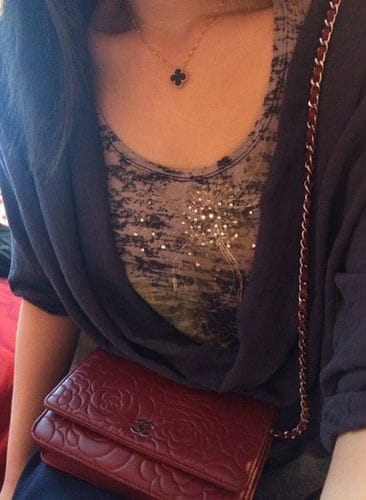 Customer photo review of CLOVER PEDANT ONYX NECKLACE