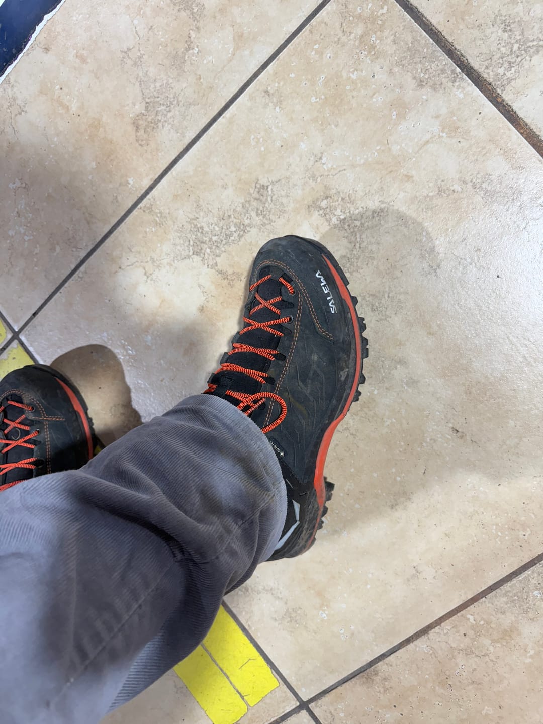 Customer photo review of Zapato Hombre MTN Trainer Mid GTX
