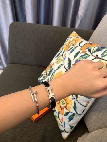 Customer photo review of H BLACK BRACELET