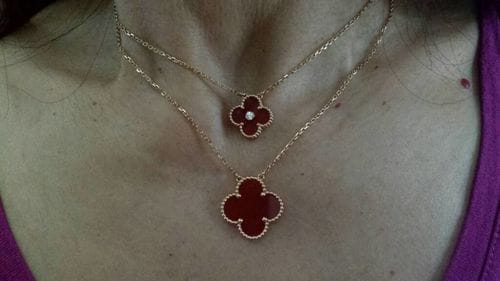 Customer photo review of CLOVER NECKLACE GOLD DIAMOND CARNELIAN