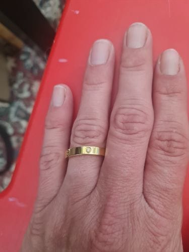Customer photo review of LOVE RING 4MM 1 DIAMOND GOLD