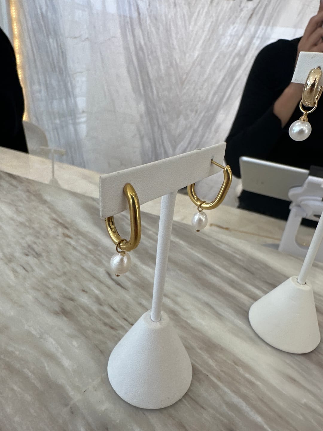 Customer photo review of Par Arete Triangulo Con Perla