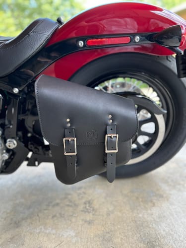 Customer photo review of H-D® 2018-Later Softail Left Side Solo Bag - SHL01