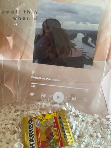 Customer photo review of Lâmpada Spotify Personalizável (Foto & Música)
